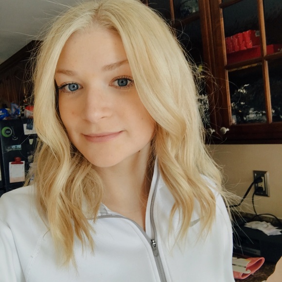 Profile Picture of Laura Pryor (@laura_pryor) on Poshmark