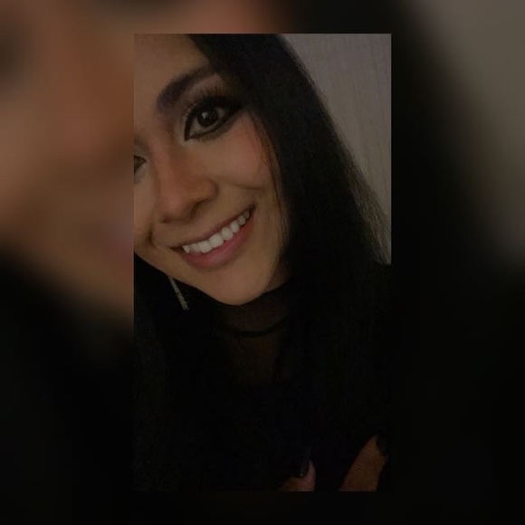 Profile Picture of Claudia Bernal (@clau1991d) on Poshmark