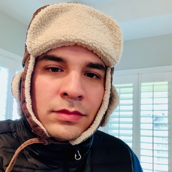 Profile Picture of Roberto Avendaño (@robertoavendano) on Poshmark