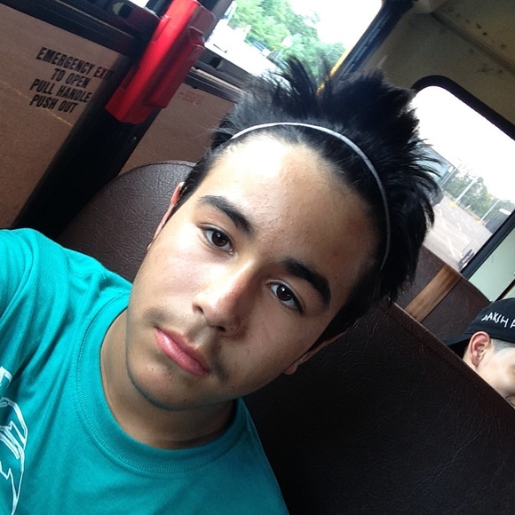 Profile Picture of Jeffry Fernandez (@jeffry1525) on Poshmark