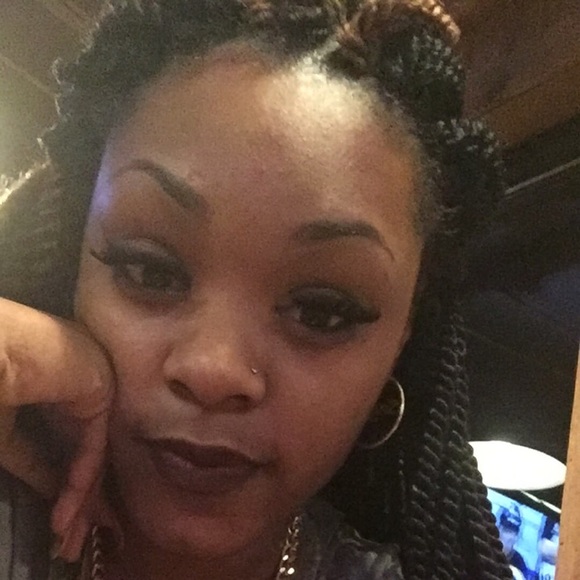 Profile Picture of Jessica Oglesby (@selfeequeen21) on Poshmark