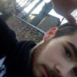 Profile Picture of Robert Lore Loza (@Robert_2000__) on Twitter