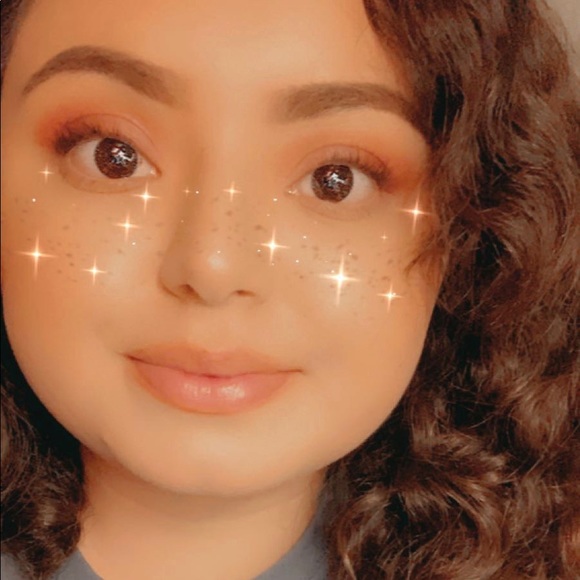 Profile Picture of Alexia Castaneda (@balexia9) on Poshmark