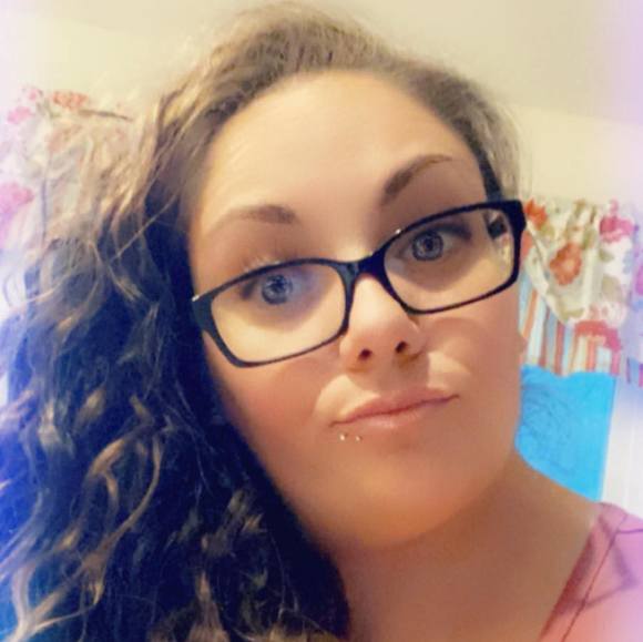 Profile Picture of Danielle Pruden (@dstolle15) on Poshmark