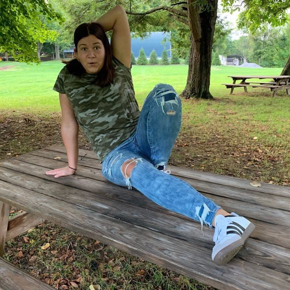 Profile Picture of Taylor Greer (@taylor_g9859) on Poshmark