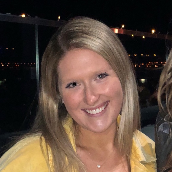 Profile Picture of Kerry Thomas (@klthomas2) on Poshmark