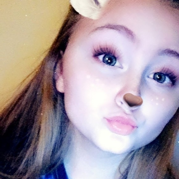Profile Picture of Shyane Dingess (@shyanedingess) on Poshmark