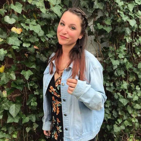 Profile Picture of Casey Luneski (@casey_loo) on Poshmark