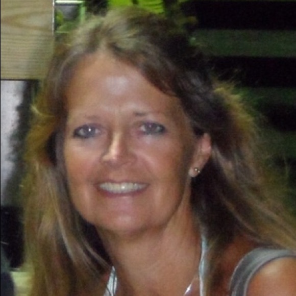 Profile Picture of Carol Downing (@carolwdowning) on Poshmark