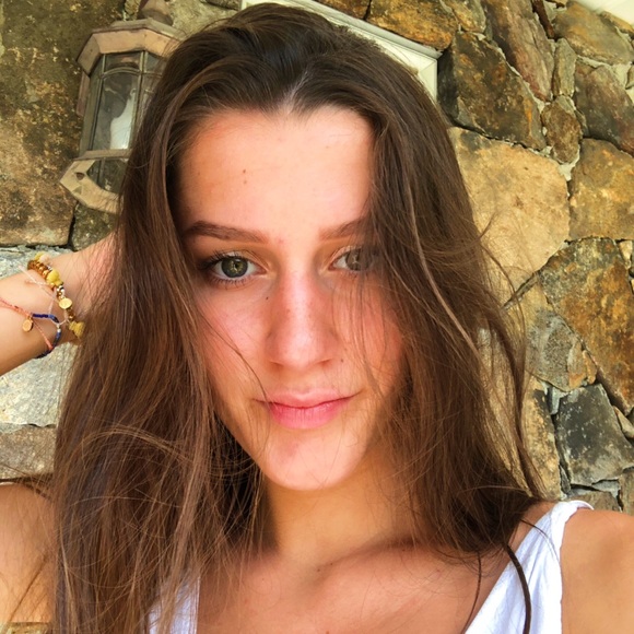 Profile Picture of Brooke Argraves (@brookeargraves) on Poshmark