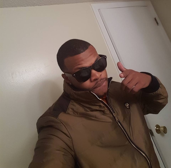 Profile Picture of Iley Hinton (@ileyde111) on Poshmark