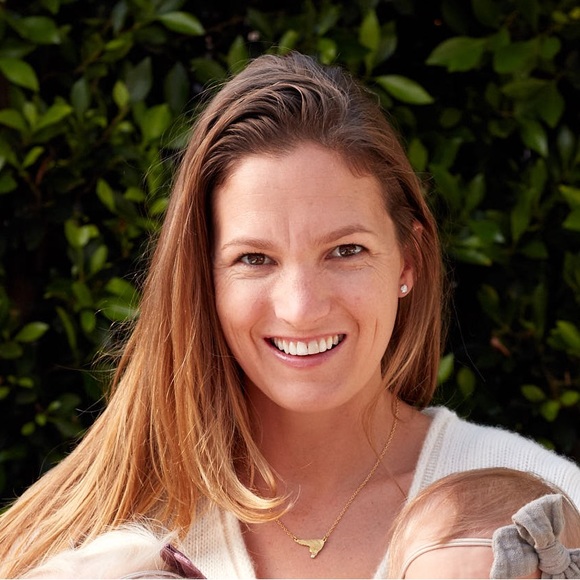 Profile Picture of Whitney Eves (@whitneyeves) on Poshmark