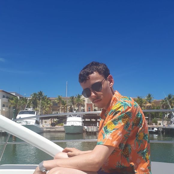 Profile Picture of Alex Robson (@alexrobson93) on Poshmark