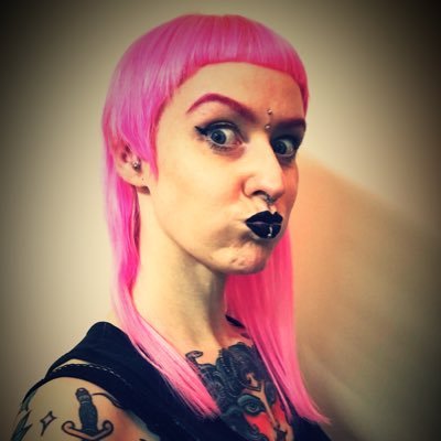 Profile Picture of Tanya Warwick (@tanyawarwickart) on Twitter