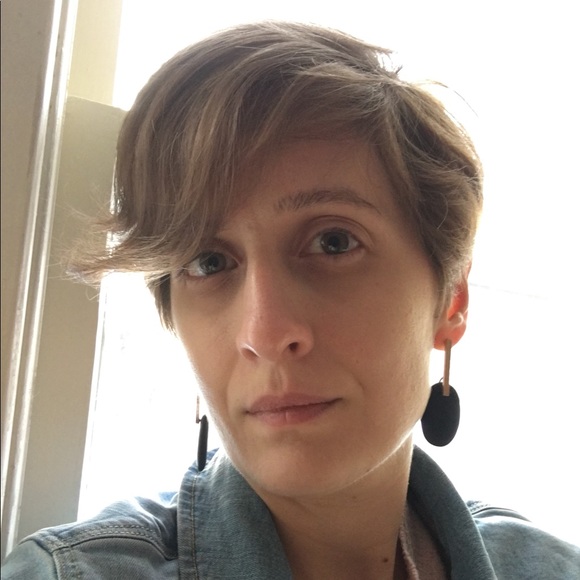 Profile Picture of Ashley Ludwinski (@ashleyludwinski) on Poshmark