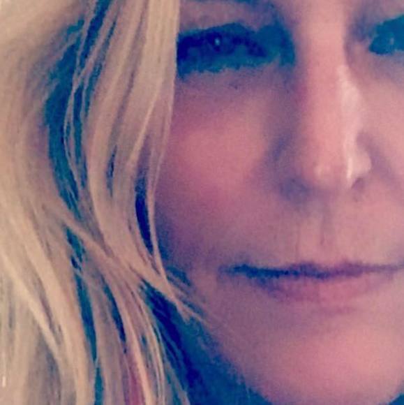 Profile Picture of Lori Allen (@loristarpro) on Poshmark