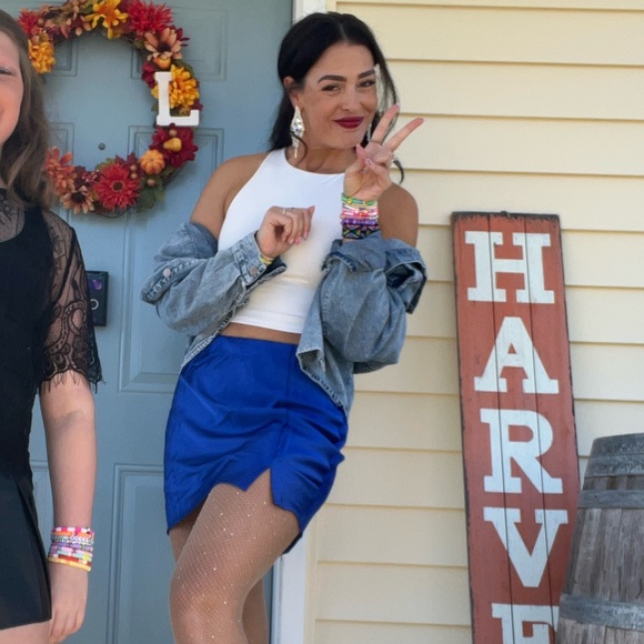 Profile Picture of Shawna Larson (@shawnastyles) on Poshmark