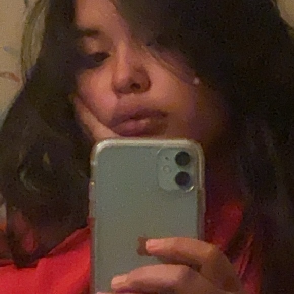 Profile Picture of Cassandra Cardenas (@cassie061_) on Poshmark