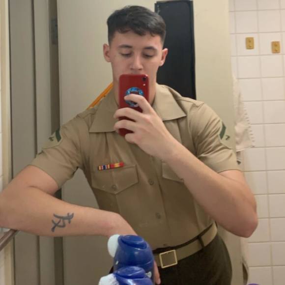 Profile Picture of Michael Bowling (@ayeeeee_) on Poshmark