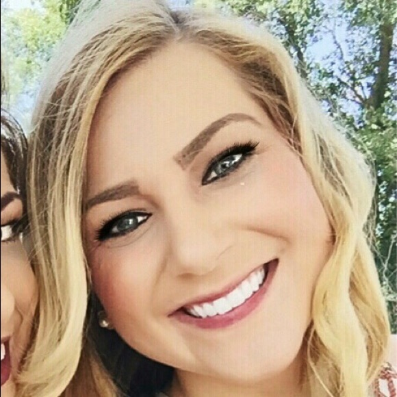 Profile Picture of Rachel Sobieck (@rachelslookbook) on Poshmark