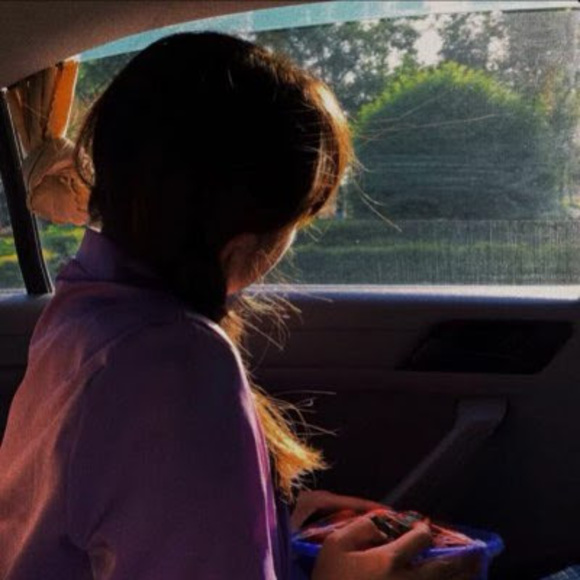 Profile Picture of Junna Zhang (@zhangjunna424) on Poshmark