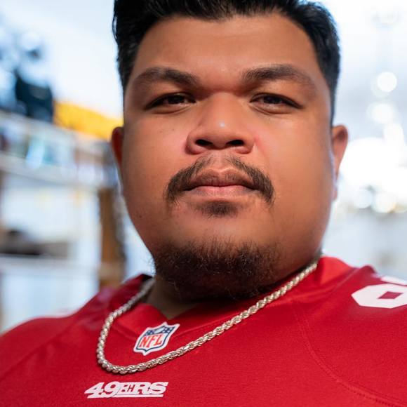 Profile Picture of Aaron Arconado (@aaron_arconado) on Poshmark