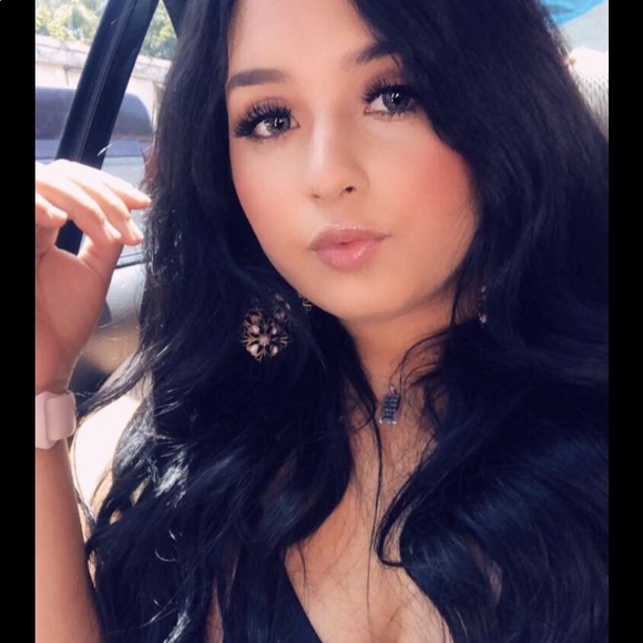 Profile Picture of Stephanie Longoria (@slongoria98) on Poshmark