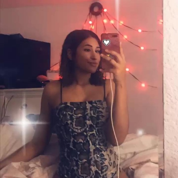 Profile Picture of Silvia Rivas (@silxia) on Poshmark