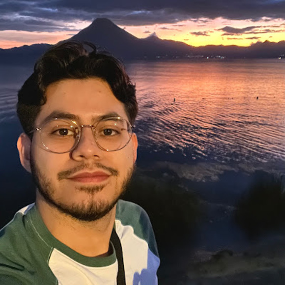 Profile Picture of Daniel Maya (@dmaya94) on Poshmark