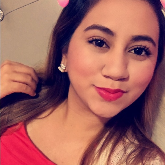 Profile Picture of Lirio Langley (@liriolangley) on Poshmark