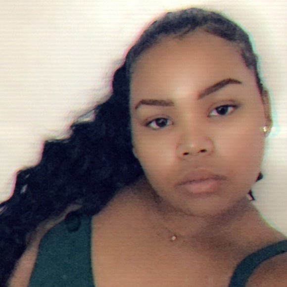 Profile Picture of Shardae Caldwell (@shardaecaldwell) on Poshmark