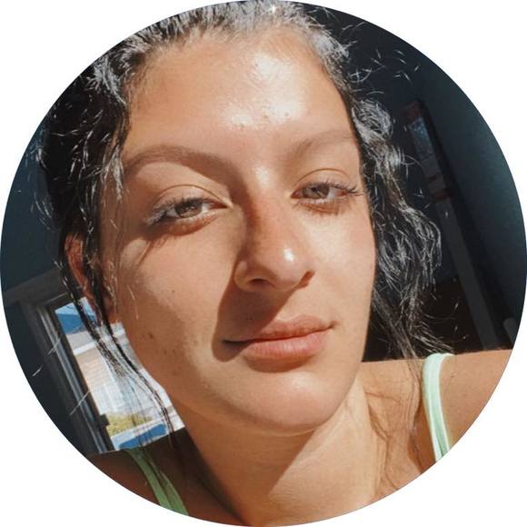 Anna Galeotti - Poshmark Profile Picture of Anna Galeotti (@annagaleotti) on Poshmark