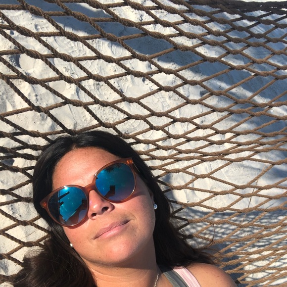 Profile Picture of Nicole Milovich (@nicolemilovich) on Poshmark