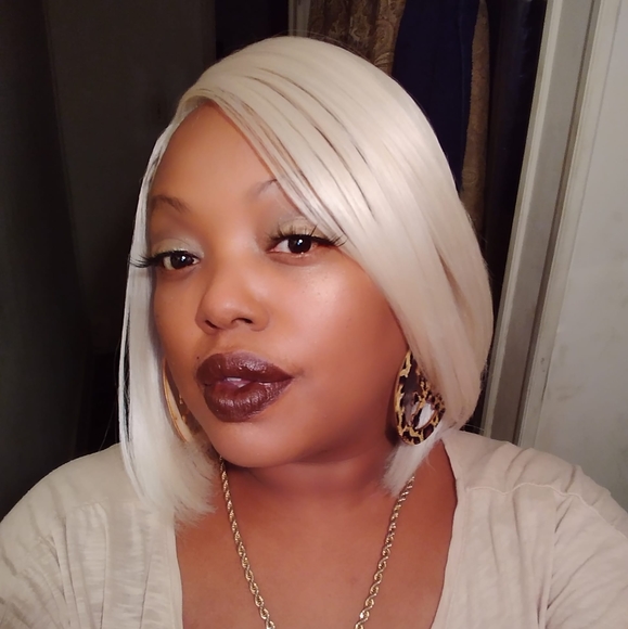 Profile Picture of April Wimbush (@amw4154) on Poshmark