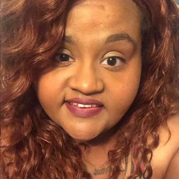 Profile Picture of Katie Derango (@kitkatderango25) on Poshmark