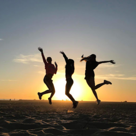 Em Chhen - Poshmark Profile Picture of Em Chhen (@emchhen) on Poshmark