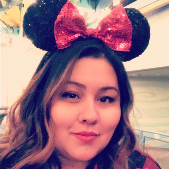 Profile Picture of Nohemi Simancas (@nmsimancas) on Poshmark