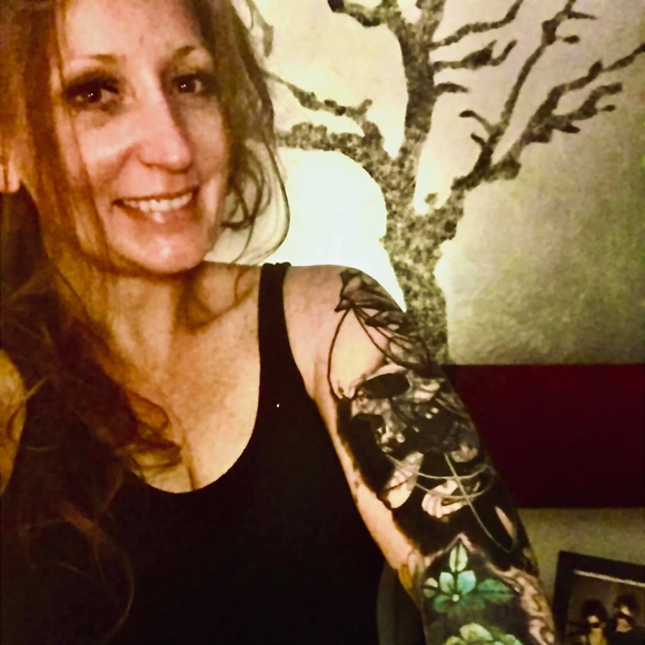 Profile Picture of Julie Kemper (@kemperjulie) on Poshmark