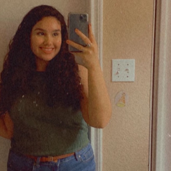 Profile Picture of Xenia Garcia (@xengar) on Poshmark