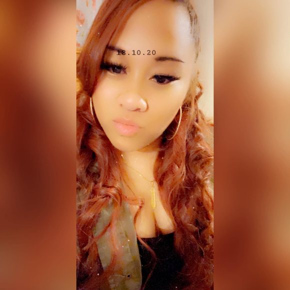 Profile Picture of Gloria Anetone (@gloriaanetone) on Poshmark