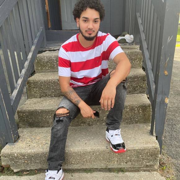 Profile Picture of Victor Fred (@vicrod08) on Poshmark