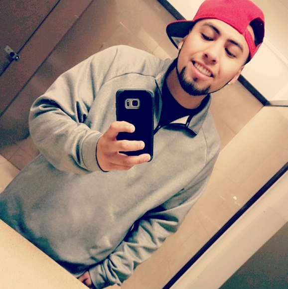 Profile Picture of Victor Mota (@mofotafa_23) on Poshmark