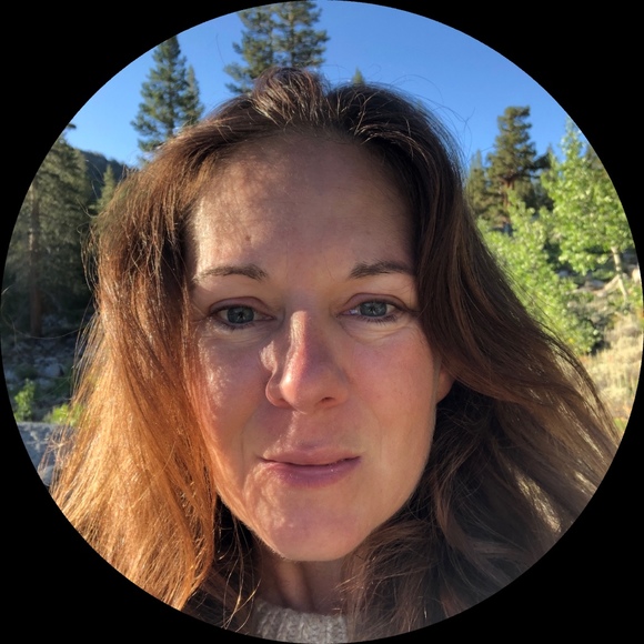 Profile Picture of Danielle Rodoni (@yellielu) on Poshmark