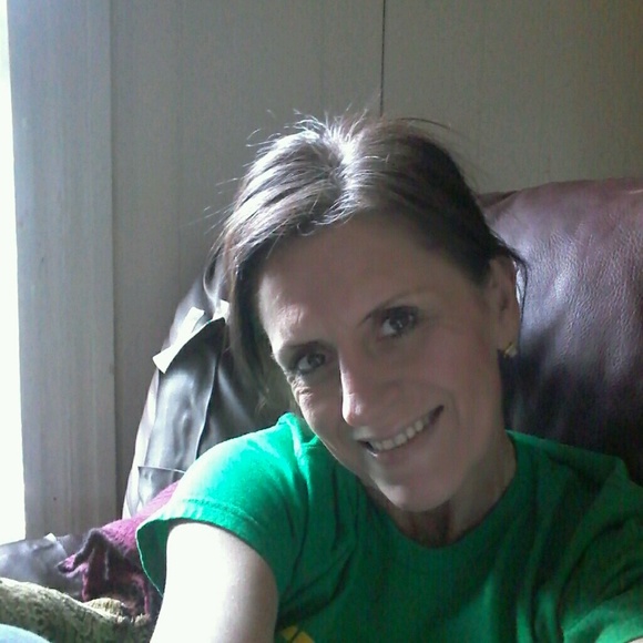 Profile Picture of Cindy Dailey (@cindy3411) on Poshmark