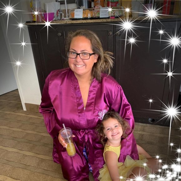 Profile Picture of Danielle Hurt (@danib3288) on Poshmark