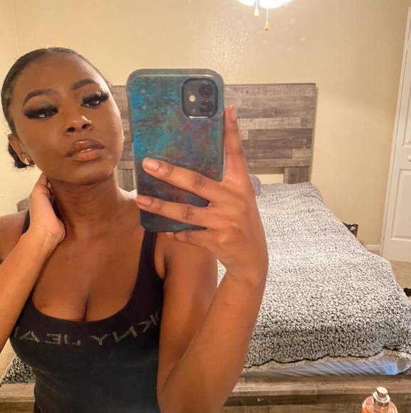 Simone Green - Poshmark Profile Picture of Simone Green (@simyaebae) on Poshmark