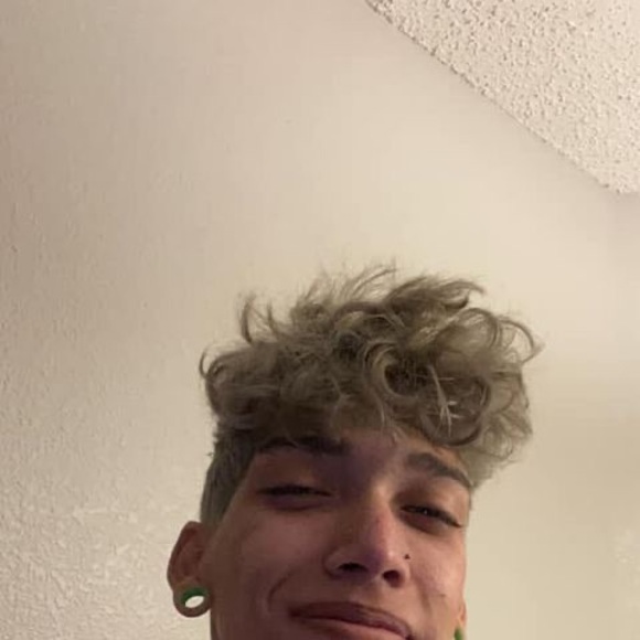 Profile Picture of James Sneed (@jamessneed959) on Poshmark