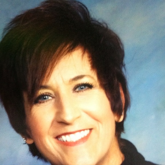 Profile Picture of Liz Wright (@lwright50) on Poshmark