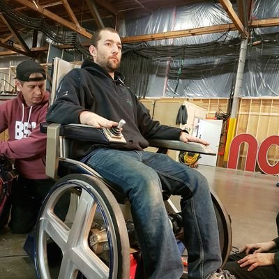 Profile Picture of Jake JohnLeslie Buss (@roxyfotwehnnuh) on Twitter