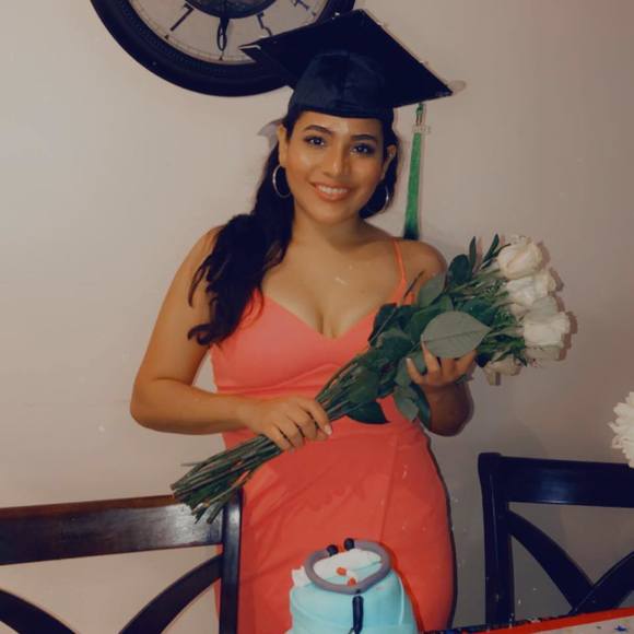 Profile Picture of Laura Peña (@lpena1113) on Poshmark